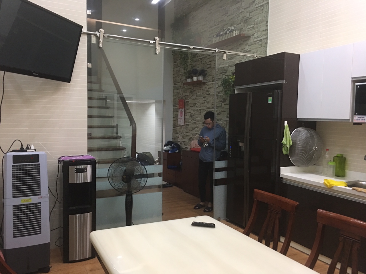 Cho thuê căn hộ 100 m2 tiện tích tại Lê Hồng Phong